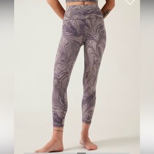 Athleta Transcend 7/8 Tight in Sumi Marble Violet Size Medium EUC